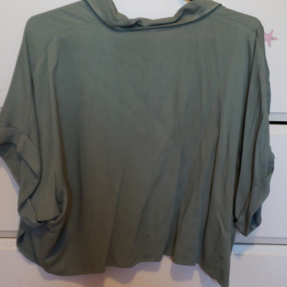 Collared green top - Picture 2 of 3